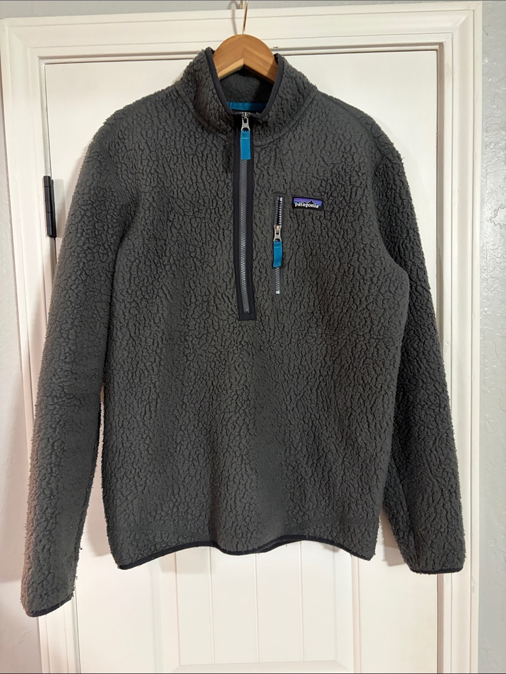 Patagonia Men’s Charcoal Gray Half-Zip Retro Fleece Pullover